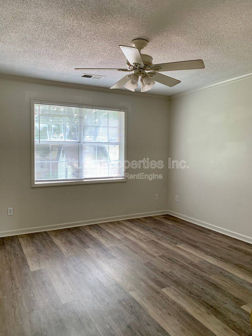 Apartment for rent at 321 W Irvine Ave #F, Florence, AL 35630