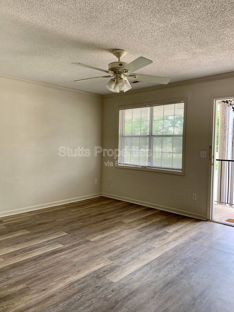 Apartment for rent at 321 W Irvine Ave #F, Florence, AL 35630