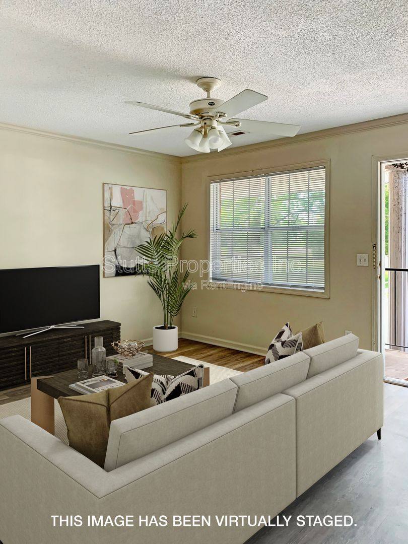 Apartment for rent at 321 W Irvine Ave #F, Florence, AL 35630