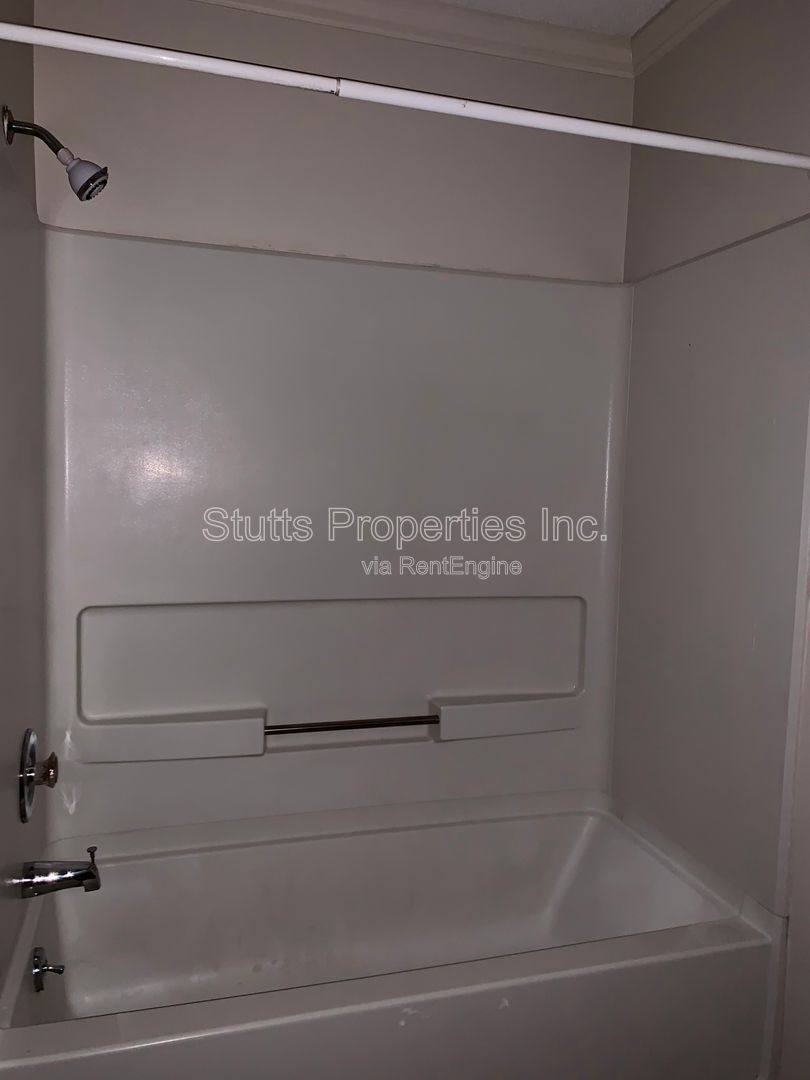 Apartment for rent at 321 W Irvine Ave #F, Florence, AL 35630