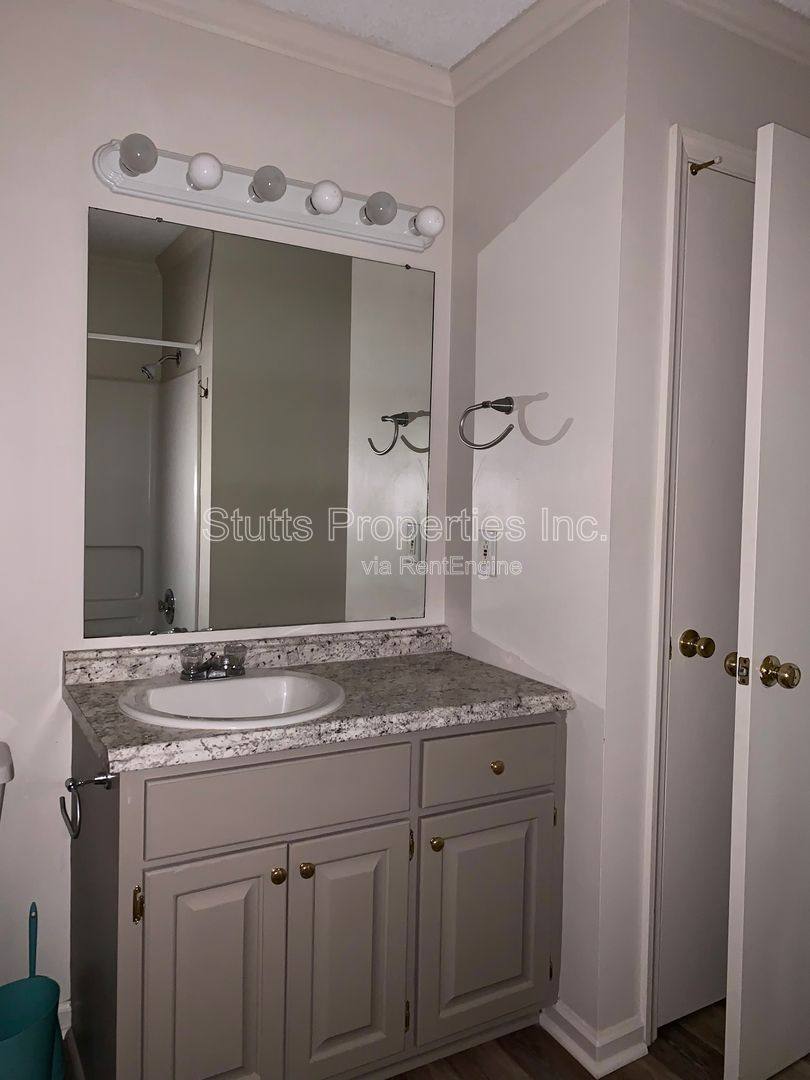 Apartment for rent at 321 W Irvine Ave #F, Florence, AL 35630