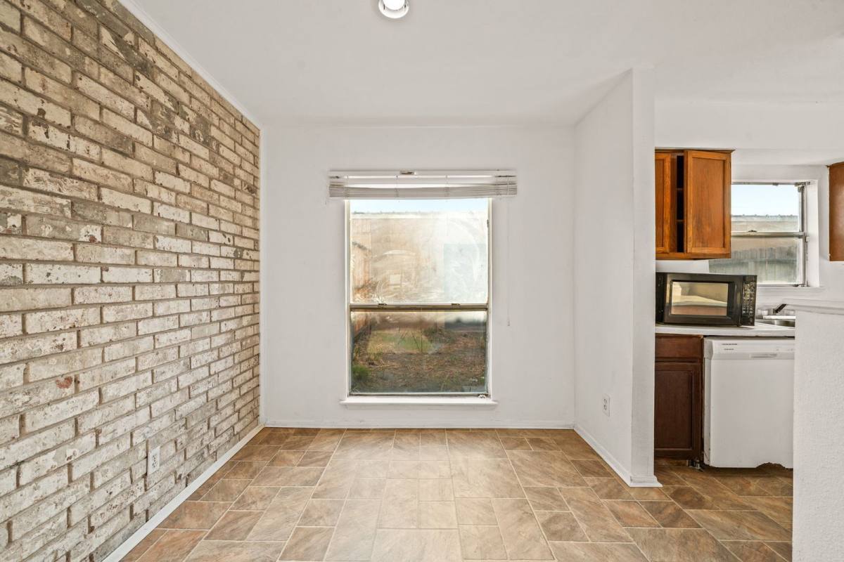 Townhouse for rent at 6463 Cambridge Glen Lane, Houston, TX 77035
