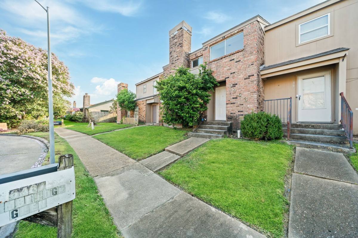 Townhouse for rent at 6463 Cambridge Glen Lane, Houston, TX 77035