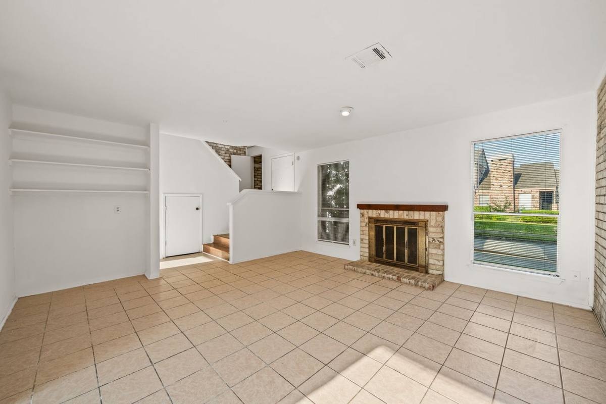 Townhouse for rent at 6463 Cambridge Glen Lane, Houston, TX 77035
