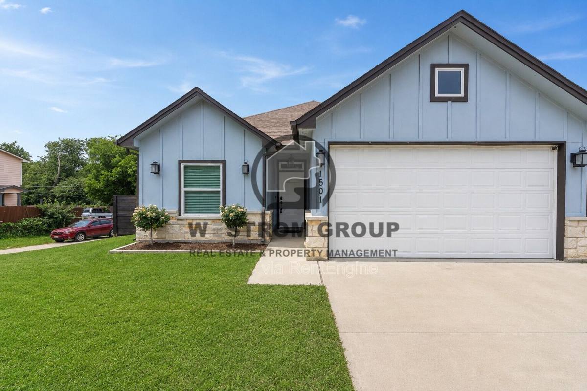 House for rent at 1501 Ave E, Fort Worth, TX 76104
