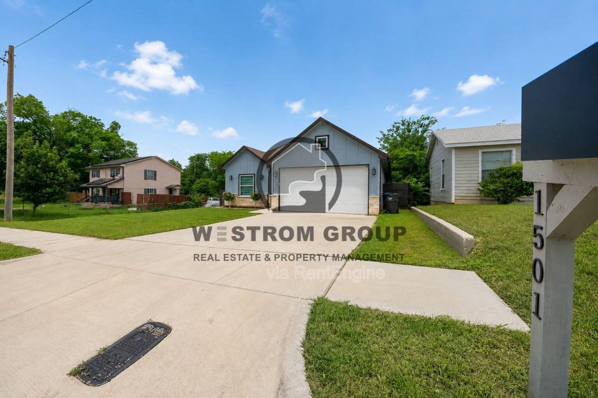 House for rent at 1501 Ave E, Fort Worth, TX 76104