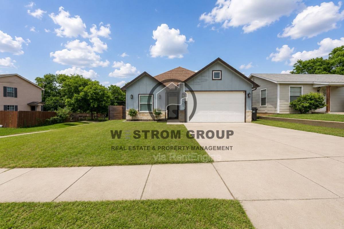 House for rent at 1501 Ave E, Fort Worth, TX 76104