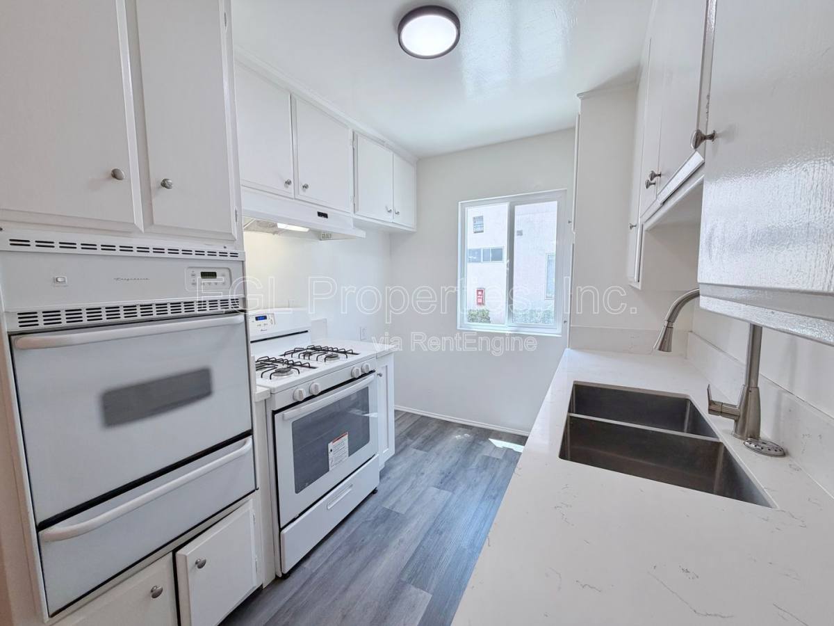 Apartment for rent at 362 N San Vicente Blvd #D, Los Angeles, CA 90048