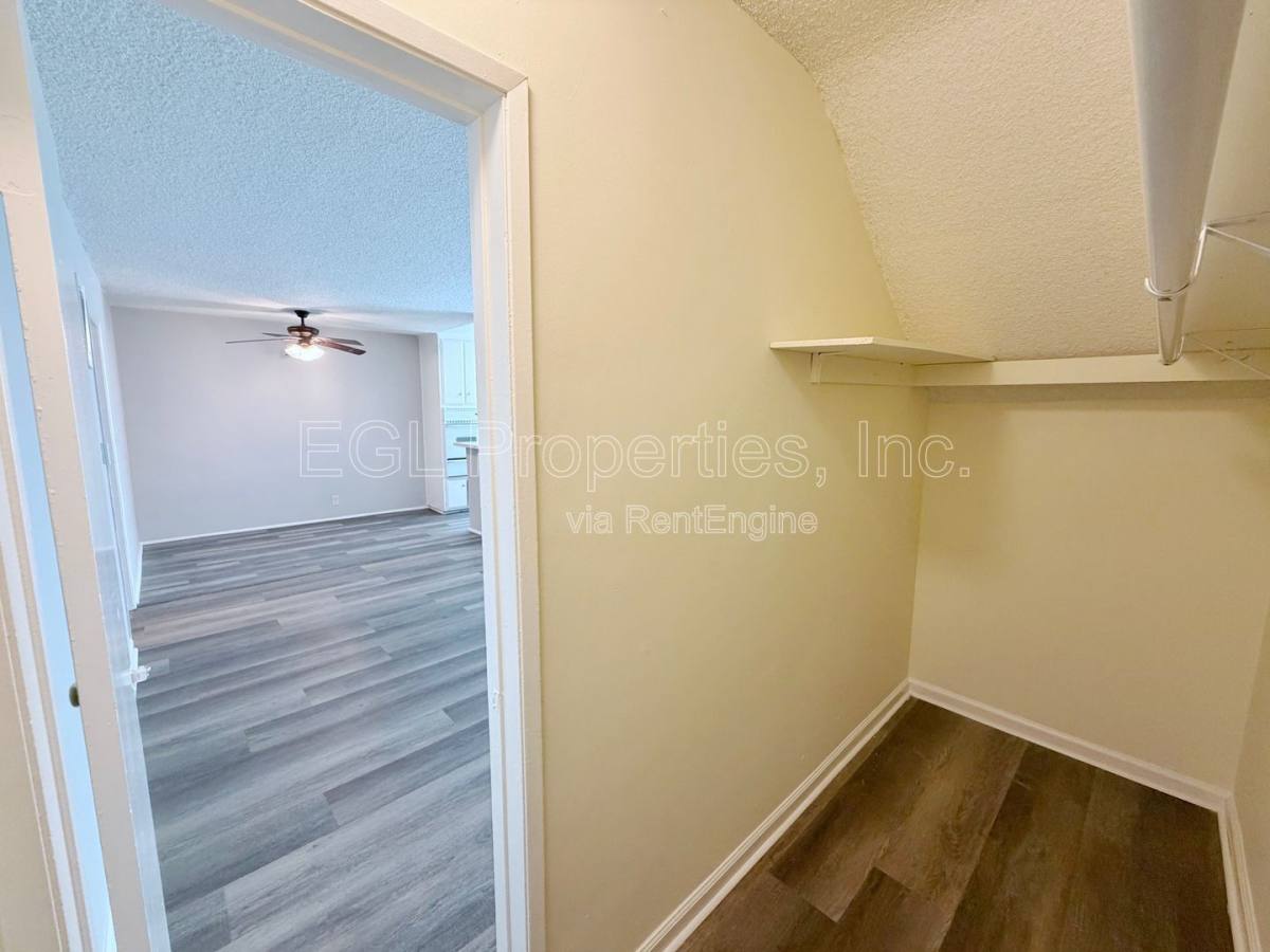 Apartment for rent at 362 N San Vicente Blvd #D, Los Angeles, CA 90048