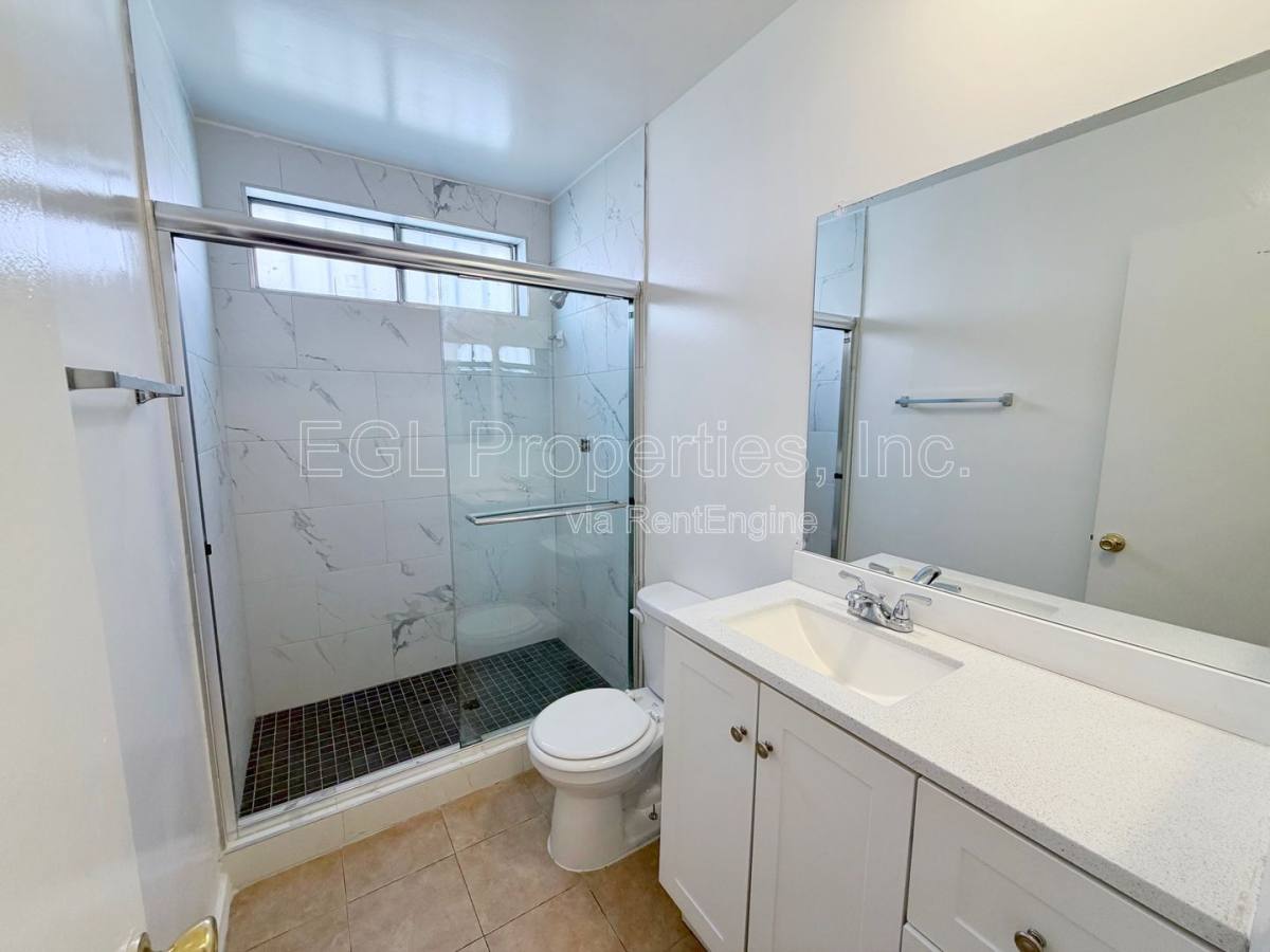 Apartment for rent at 362 N San Vicente Blvd #D, Los Angeles, CA 90048