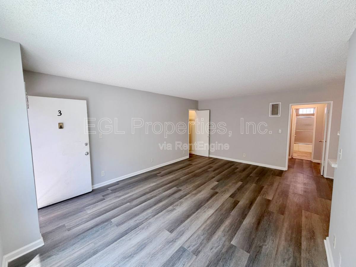 Apartment for rent at 362 N San Vicente Blvd #D, Los Angeles, CA 90048