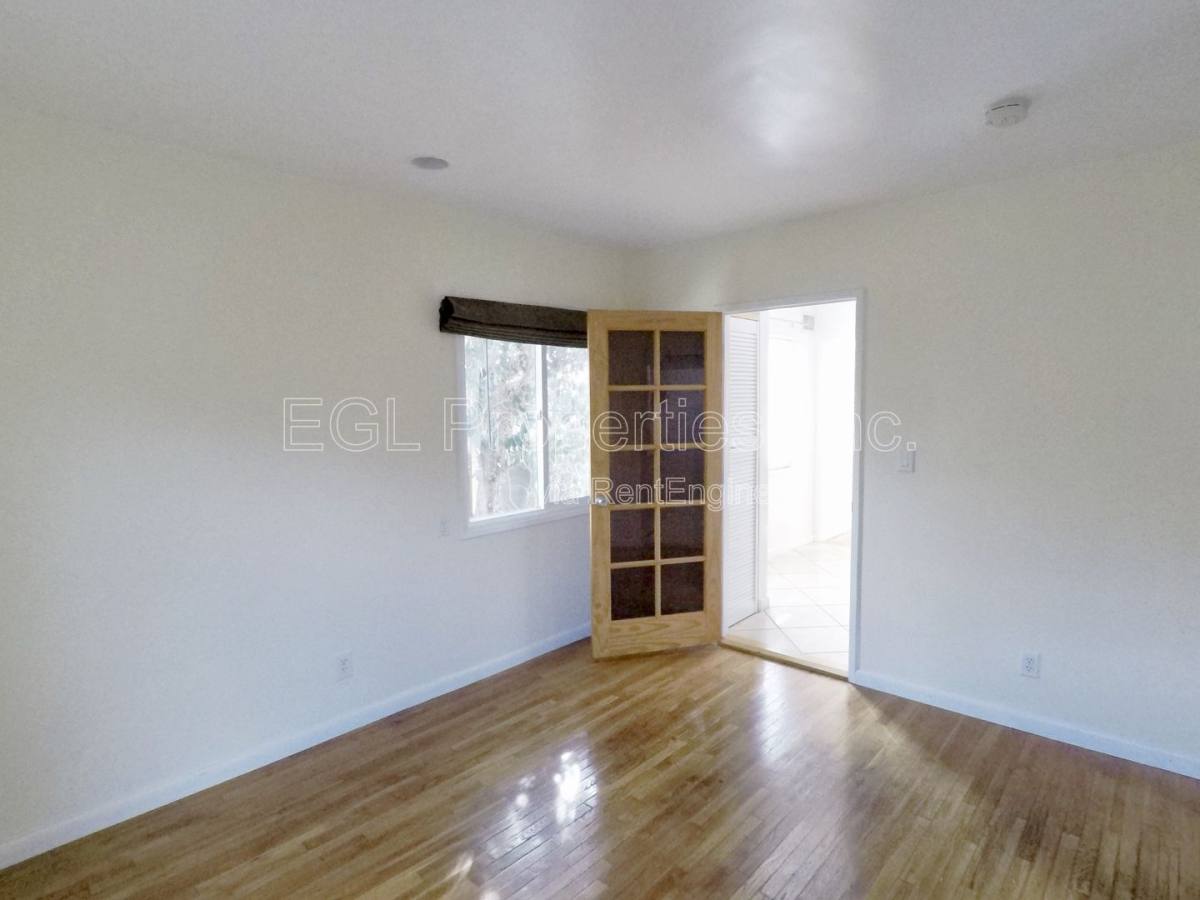Apartment for rent at 1287 Cochran Ave #1, Los Angeles, CA 90019