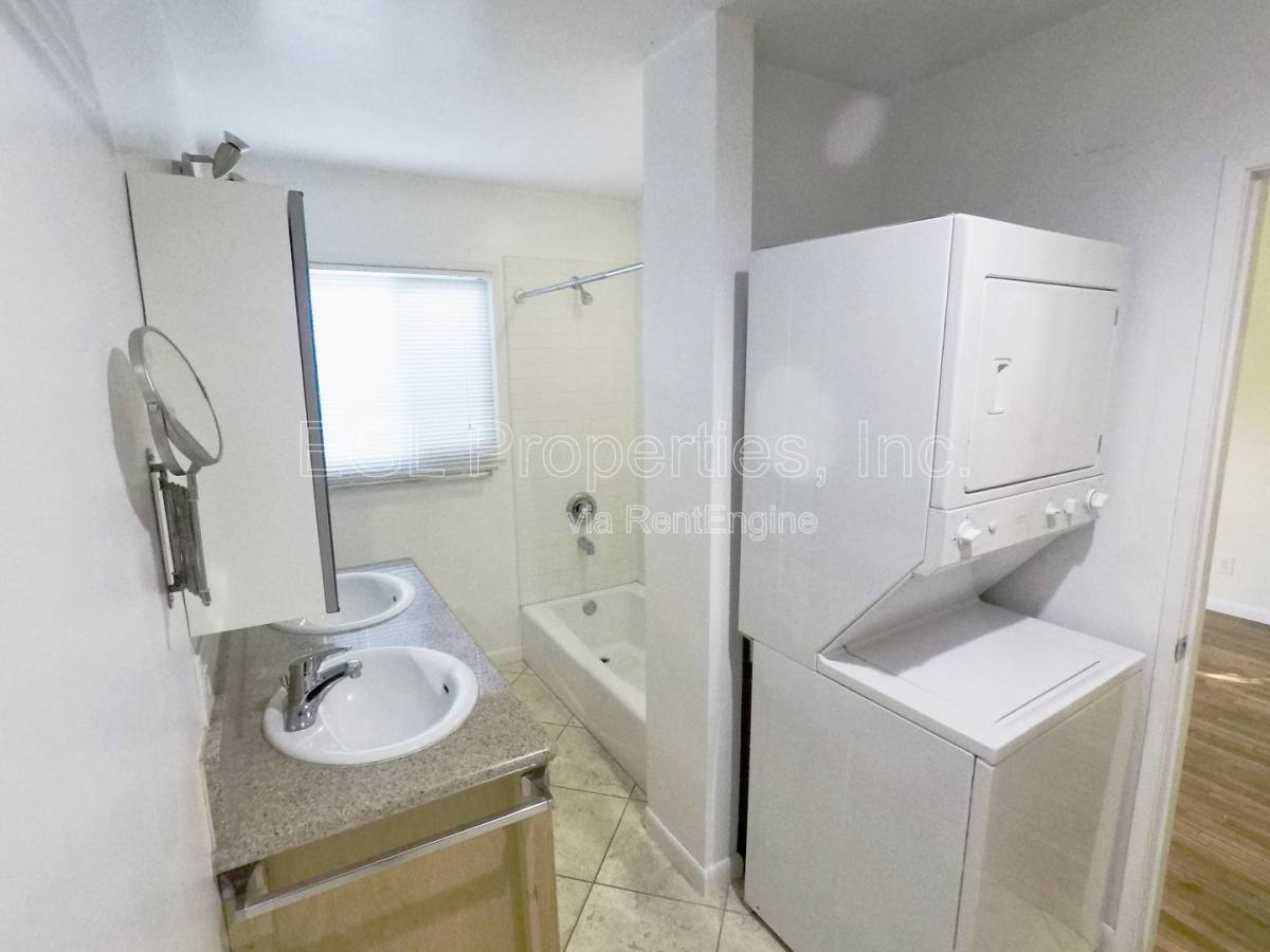 Apartment for rent at 1287 Cochran Ave #1, Los Angeles, CA 90019