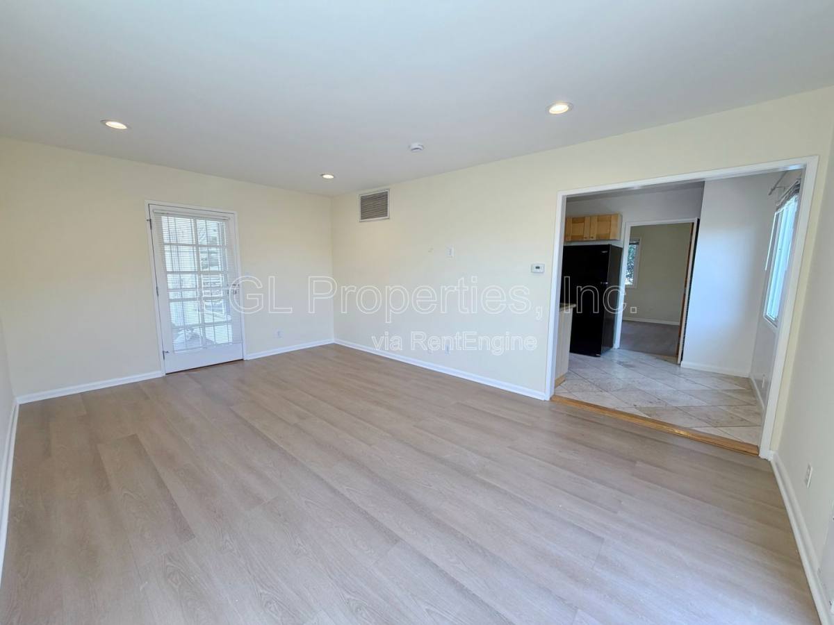 Apartment for rent at 1287 Cochran Ave #1, Los Angeles, CA 90019