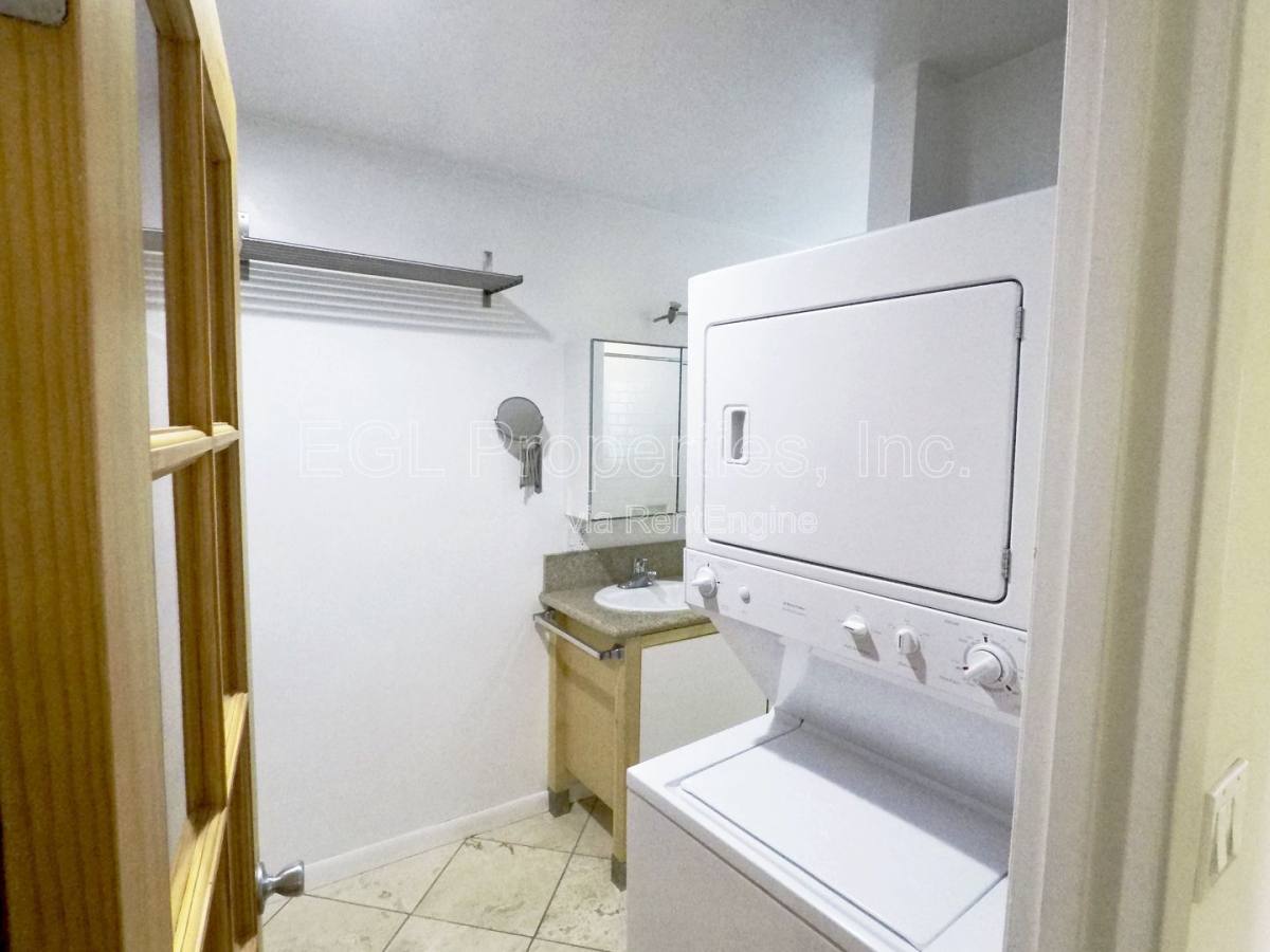 Apartment for rent at 1287 Cochran Ave #1, Los Angeles, CA 90019