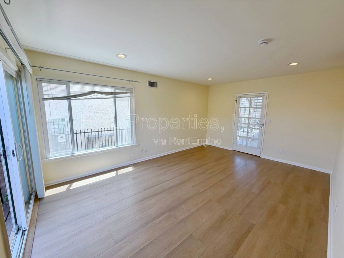 Apartment for rent at 1287 Cochran Ave #1, Los Angeles, CA 90019
