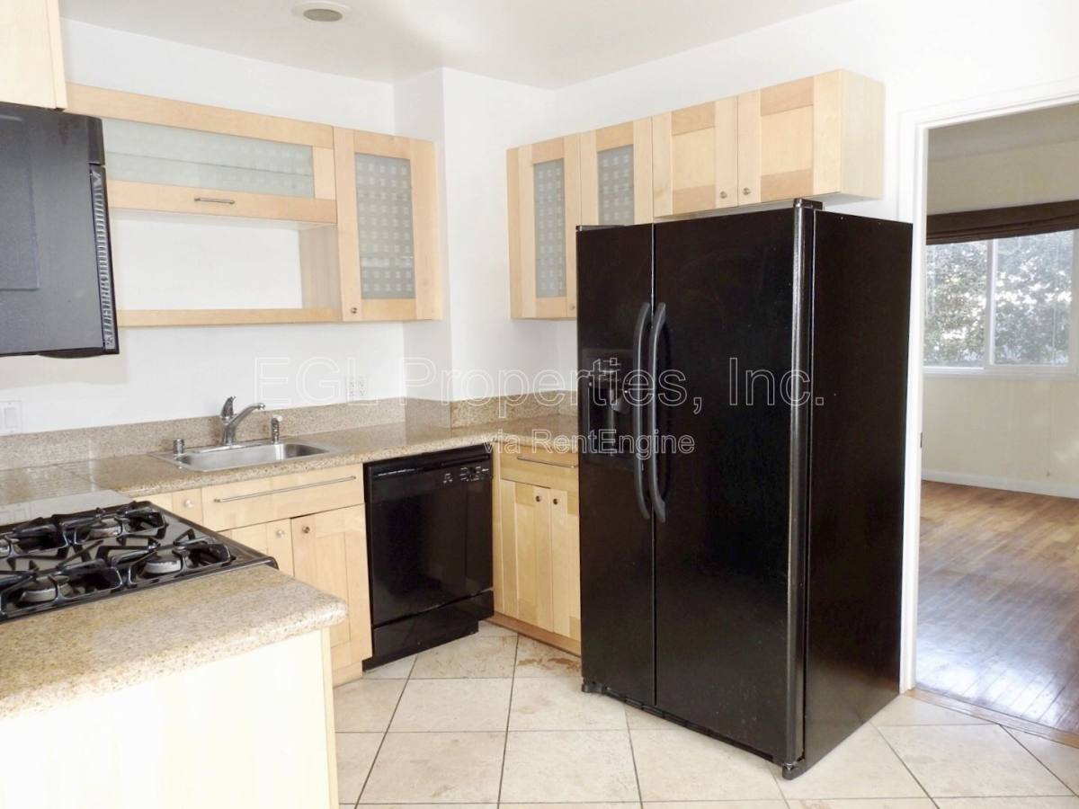 Apartment for rent at 1287 Cochran Ave #1, Los Angeles, CA 90019