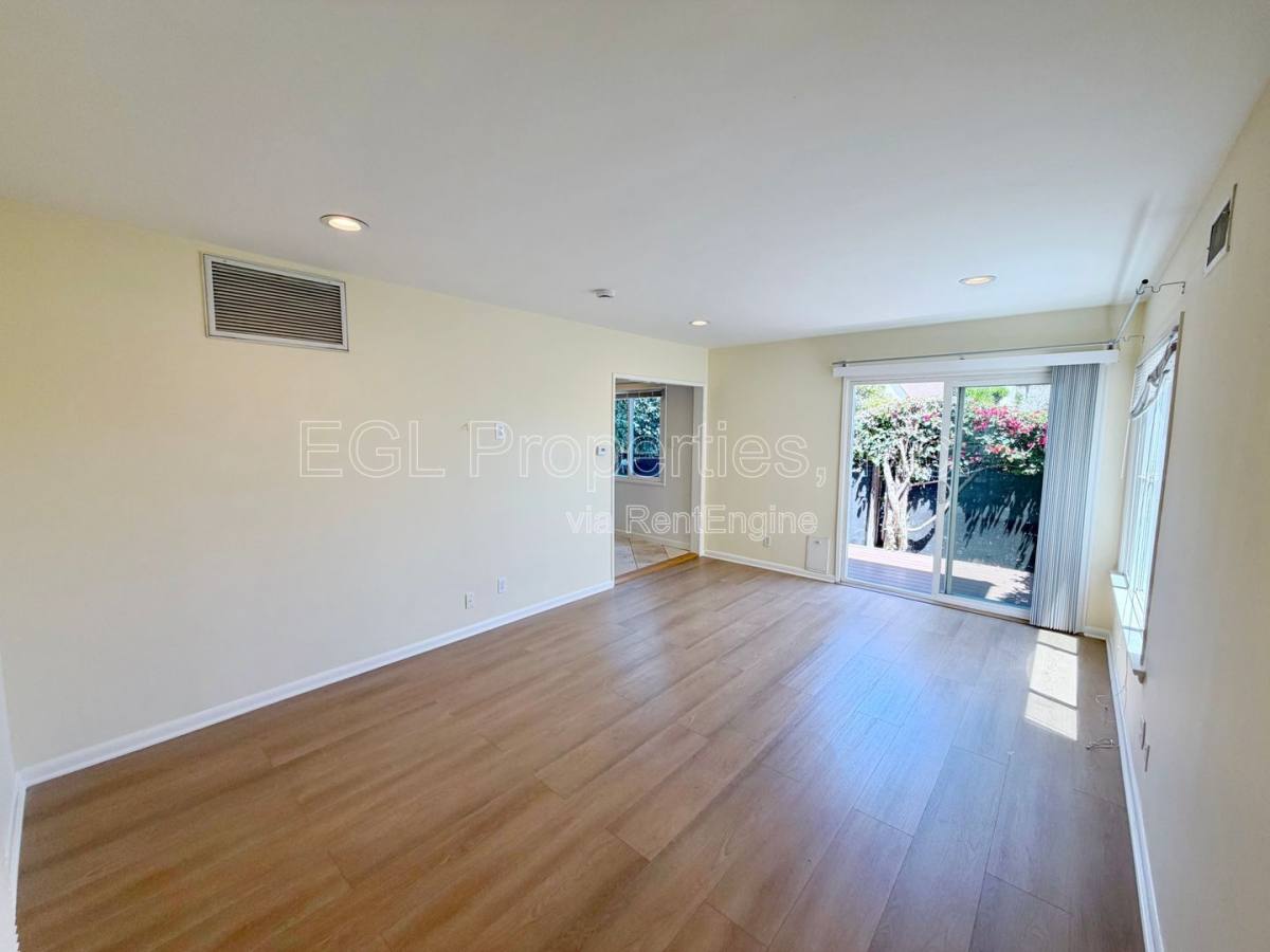 Apartment for rent at 1287 Cochran Ave #1, Los Angeles, CA 90019