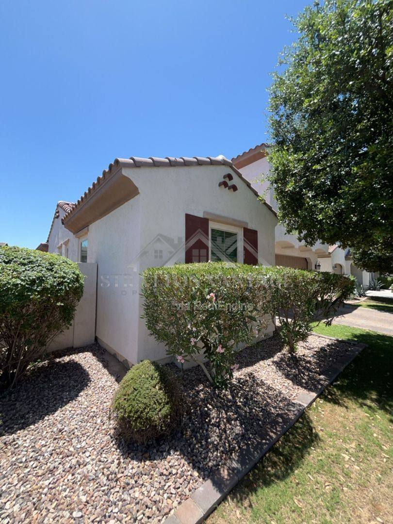 House for rent at 945 W Yellowstone Way, Chandler, AZ 85248