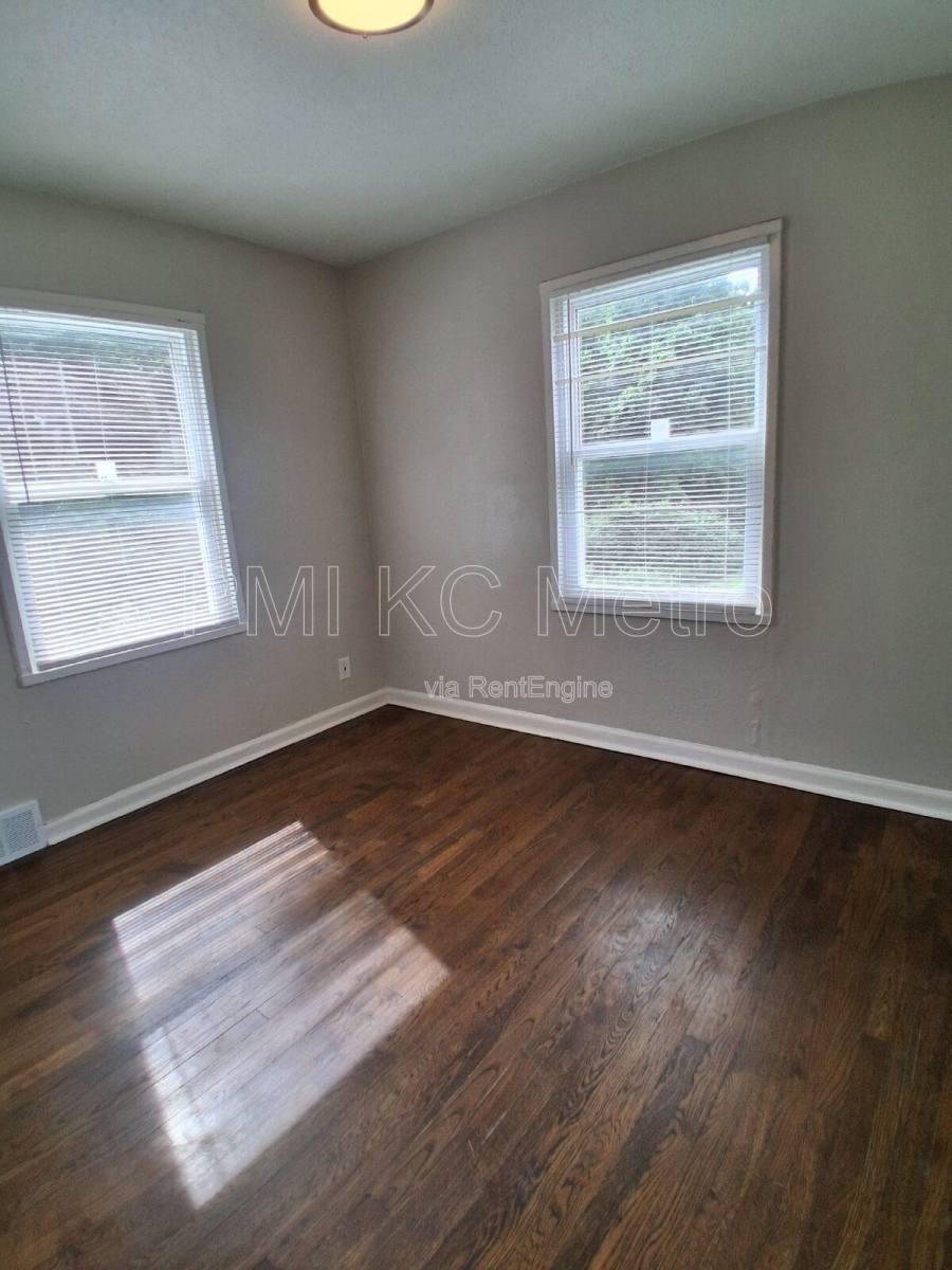 Townhouse for rent at 9548 Charlotte St, Kansas City, MO 64131