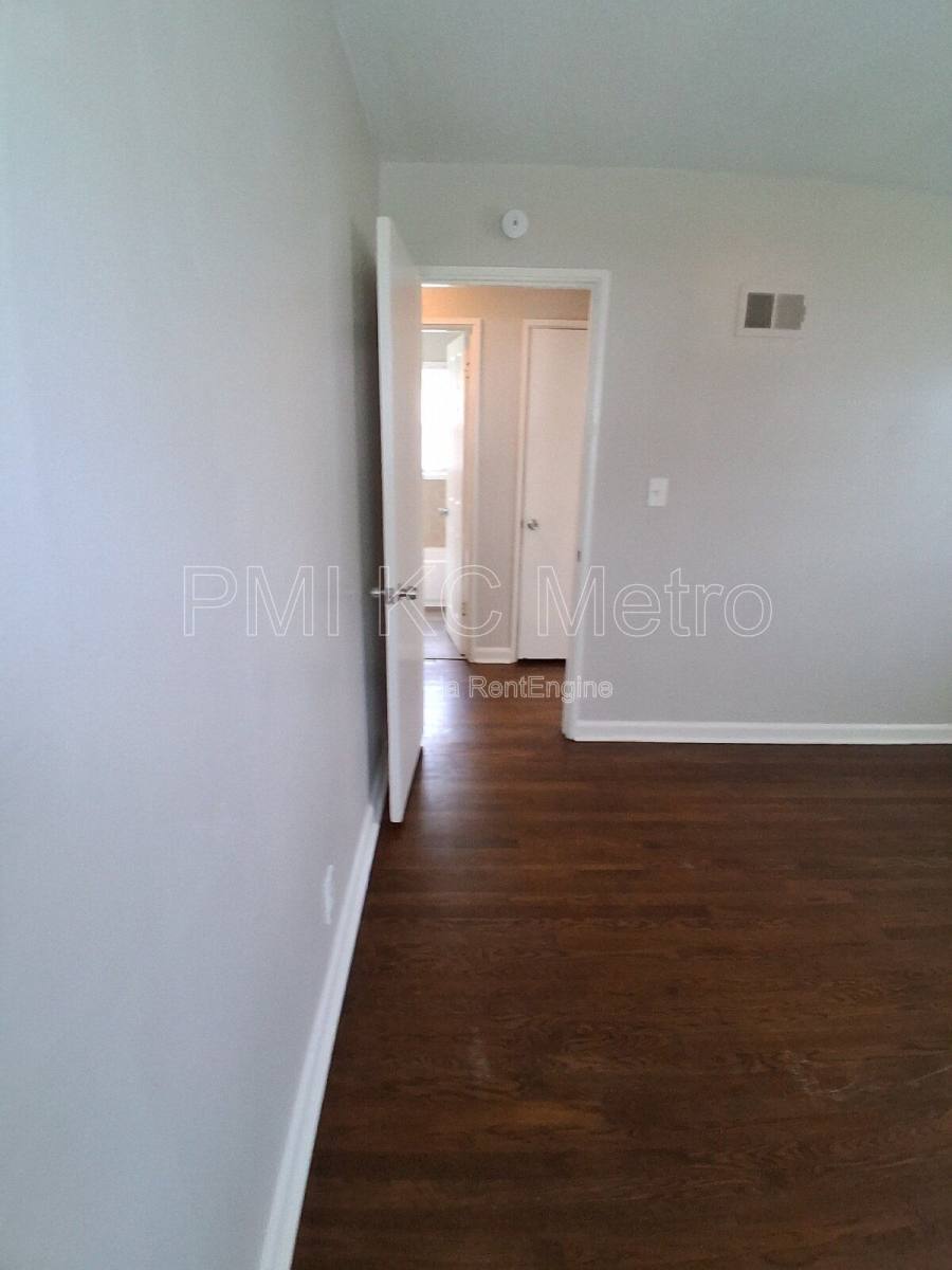 Townhouse for rent at 9548 Charlotte St, Kansas City, MO 64131