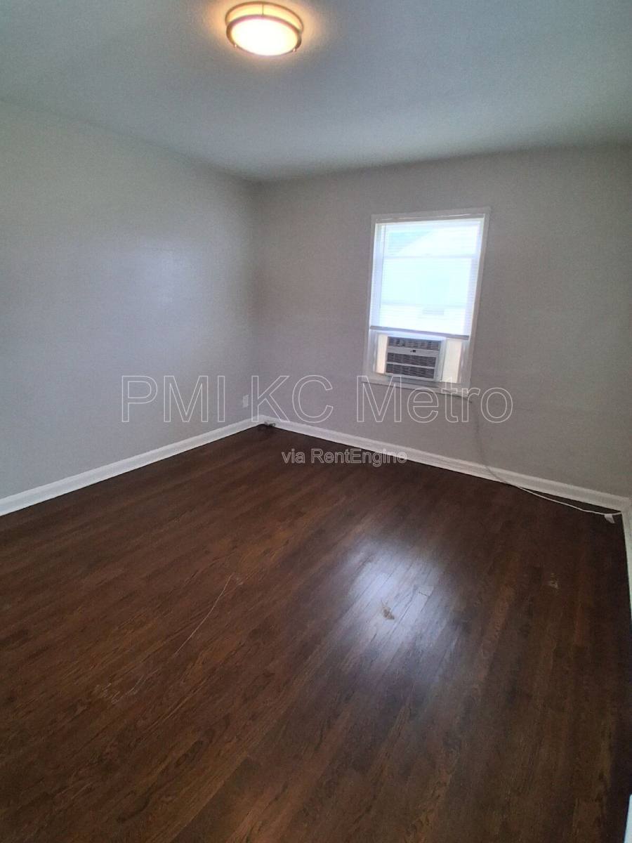 Townhouse for rent at 9548 Charlotte St, Kansas City, MO 64131