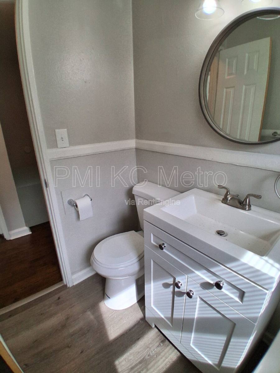 Townhouse for rent at 9548 Charlotte St, Kansas City, MO 64131