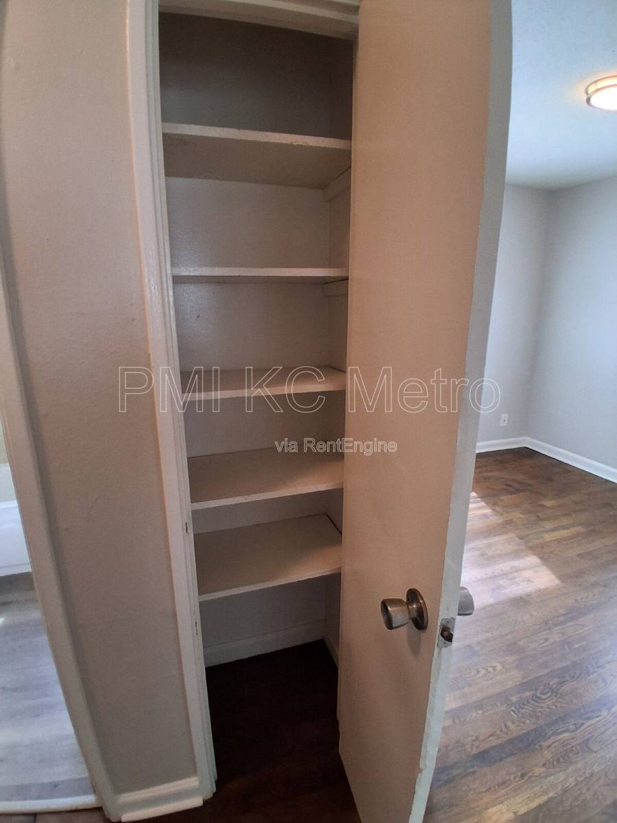 Townhouse for rent at 9548 Charlotte St, Kansas City, MO 64131