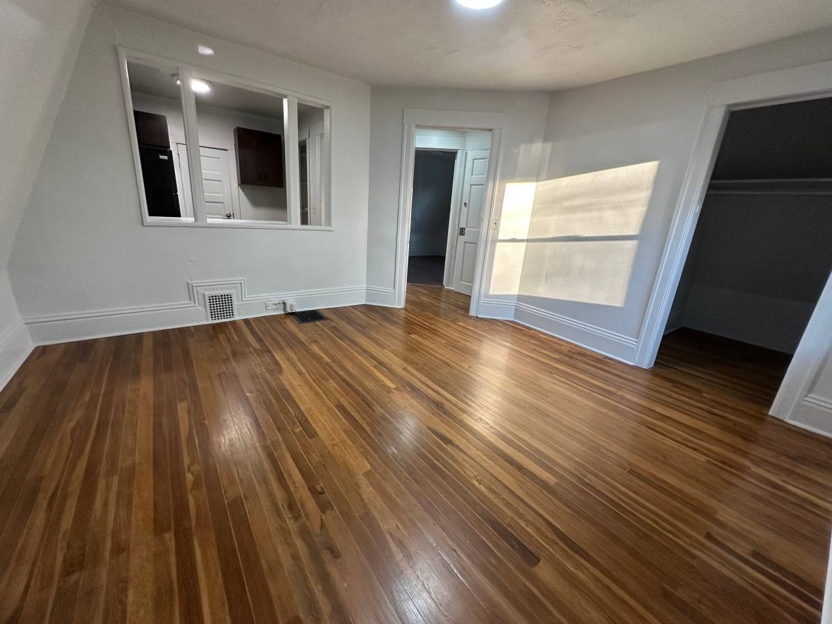 Apartment for rent at 1237 Maple Ave #2, Jackson, MI 49203