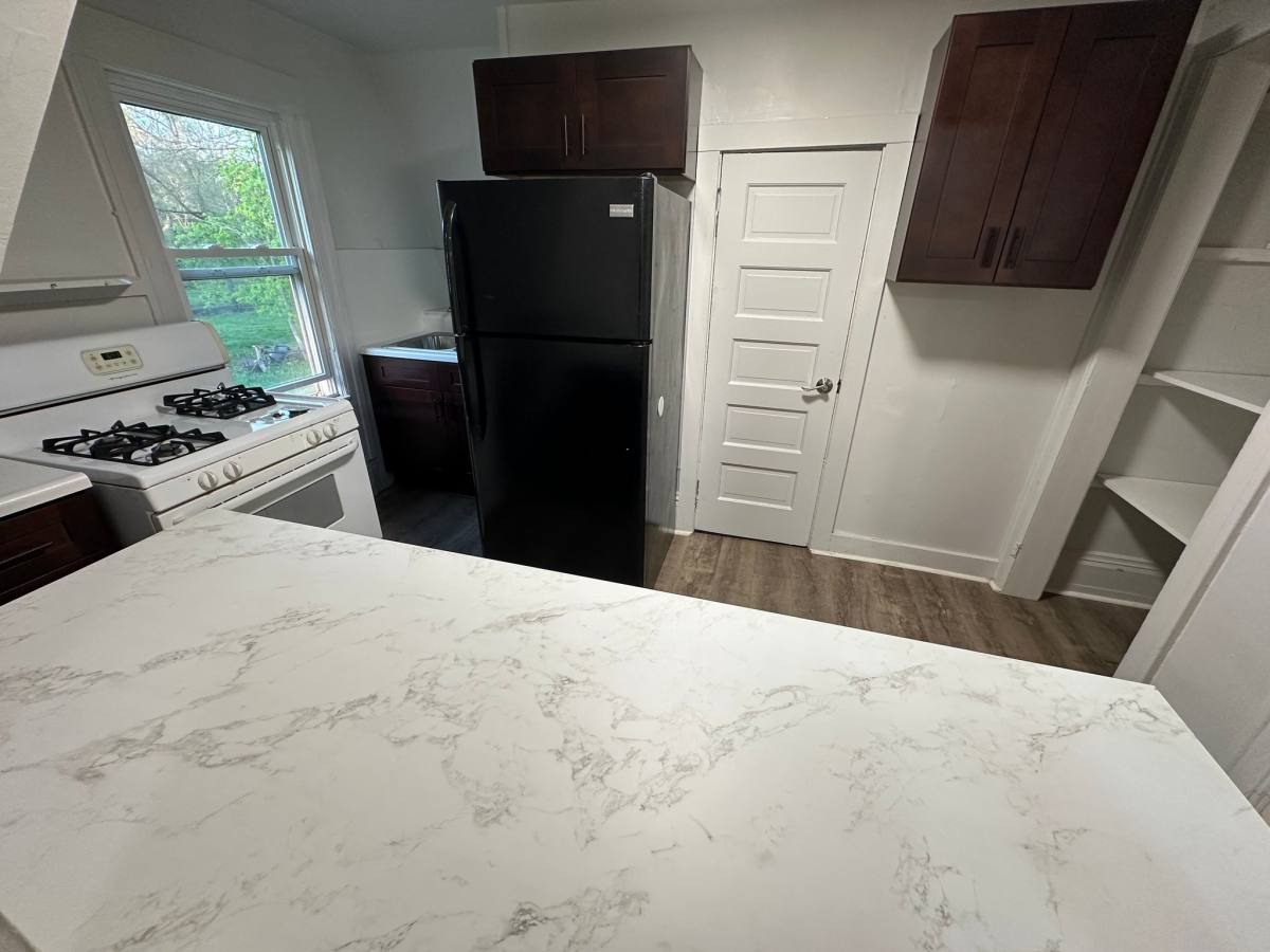 Apartment for rent at 1237 Maple Ave #2, Jackson, MI 49203