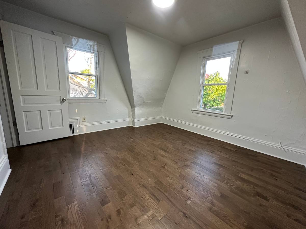 Apartment for rent at 1237 Maple Ave #2, Jackson, MI 49203