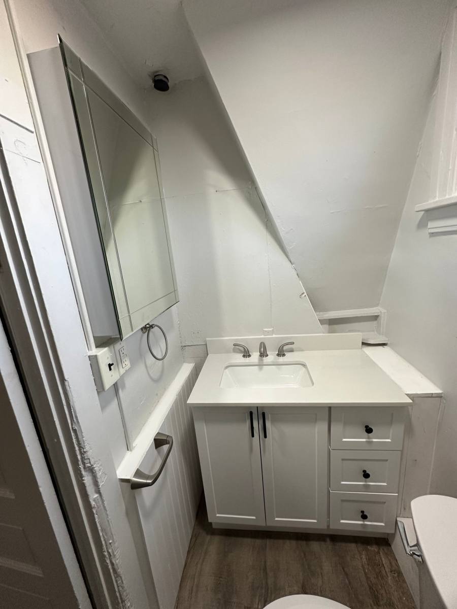 Apartment for rent at 1237 Maple Ave #2, Jackson, MI 49203