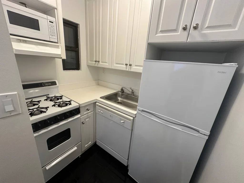 Apartment for rent at 523 E 85th St #4A, New York, NY 10028