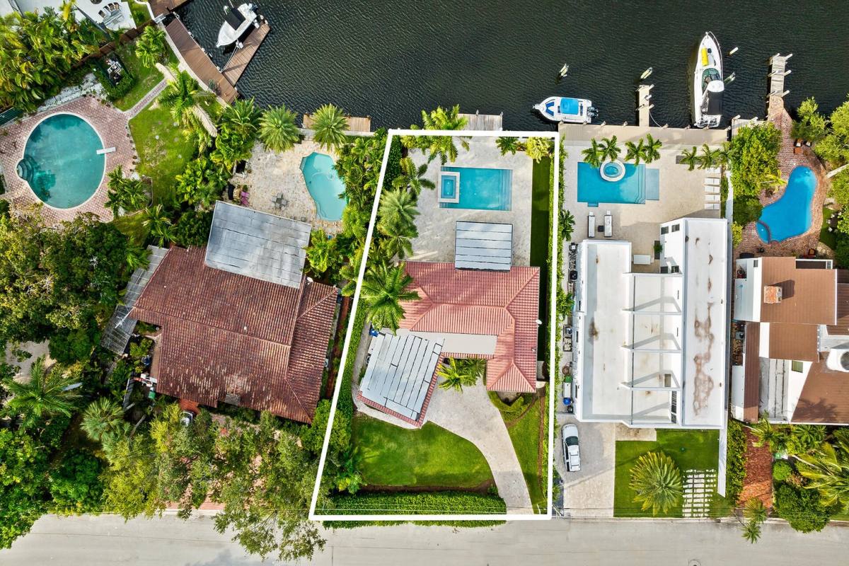 House for rent at 2625 NE 12th St, Fort Lauderdale, FL 33304