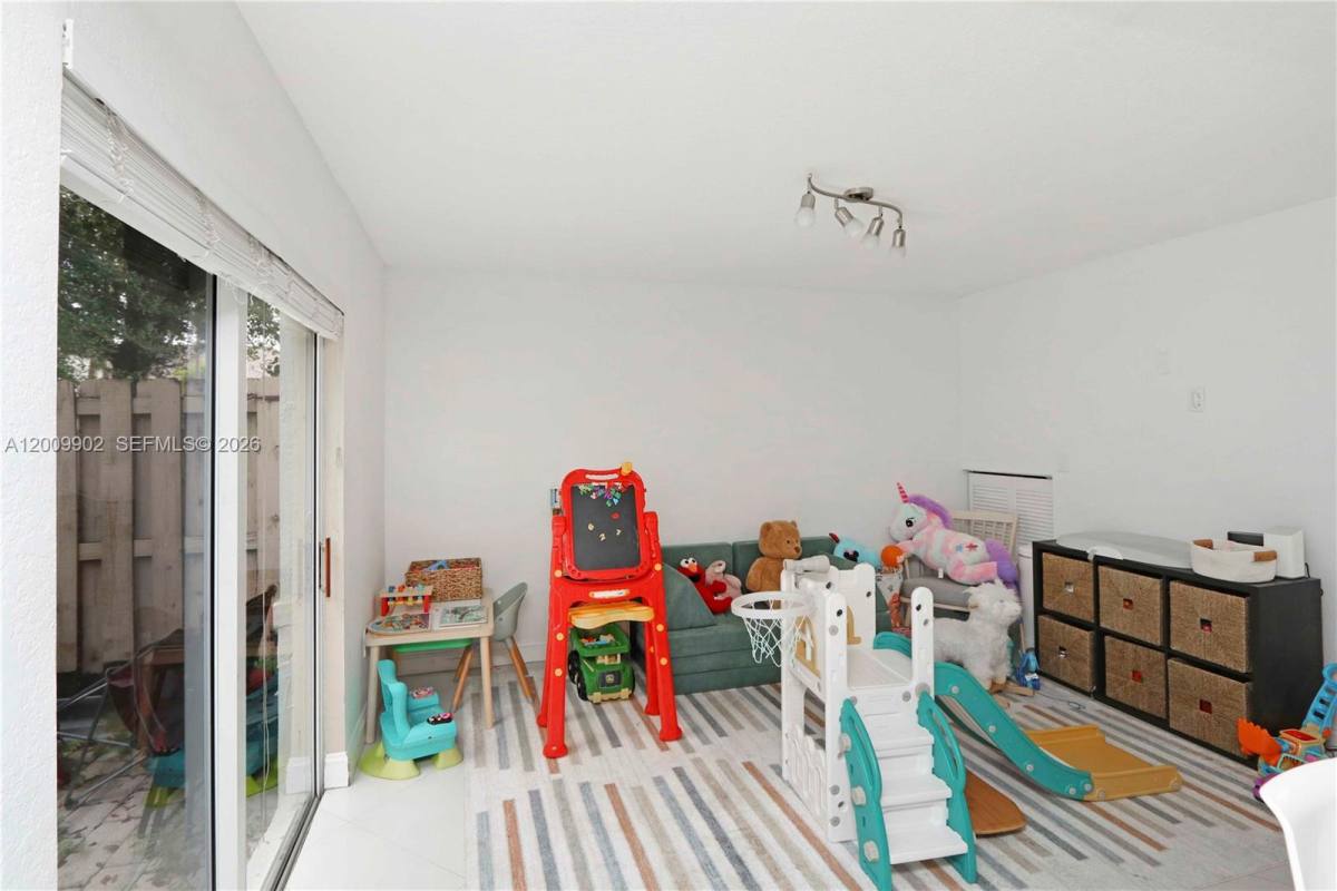 Townhouse for rent at 10921 NW 88th Terrace, Miami, FL 33178