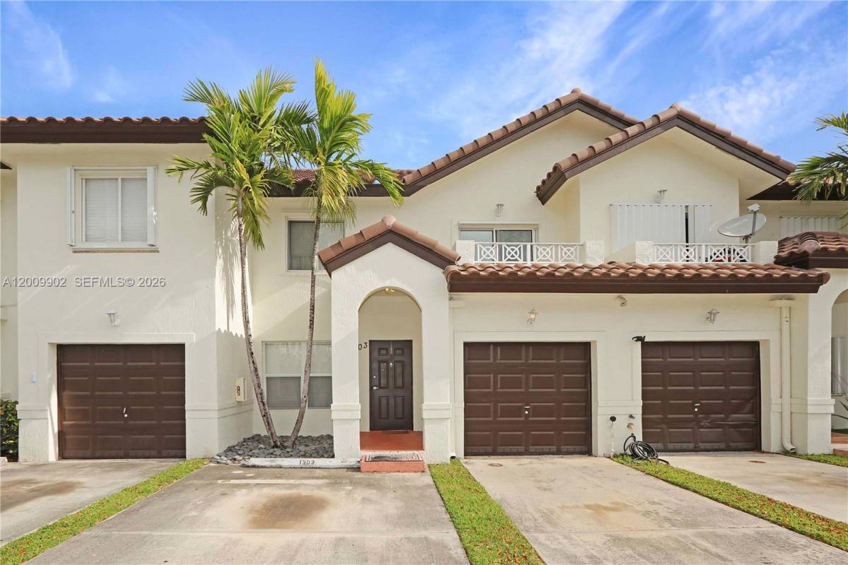 Townhouse for rent at 10921 NW 88th Terrace, Miami, FL 33178