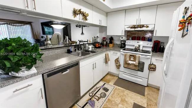 Apartment for rent at 460 S Park Rd #109, Hollywood, FL 33021