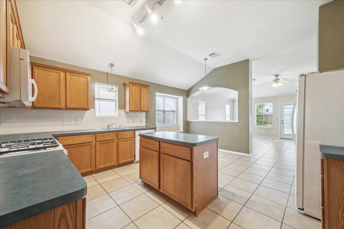 House for rent at 9721 Cottage St, Pearland, TX 77584