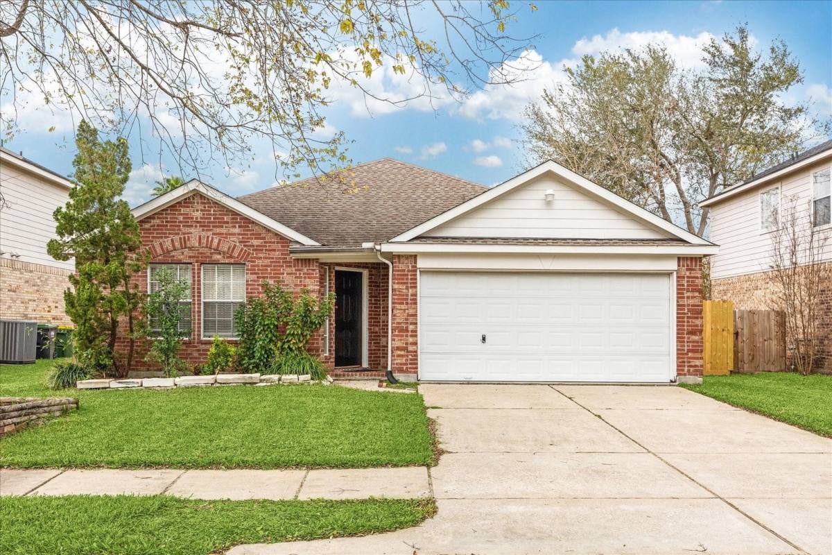 House for rent at 9721 Cottage St, Pearland, TX 77584