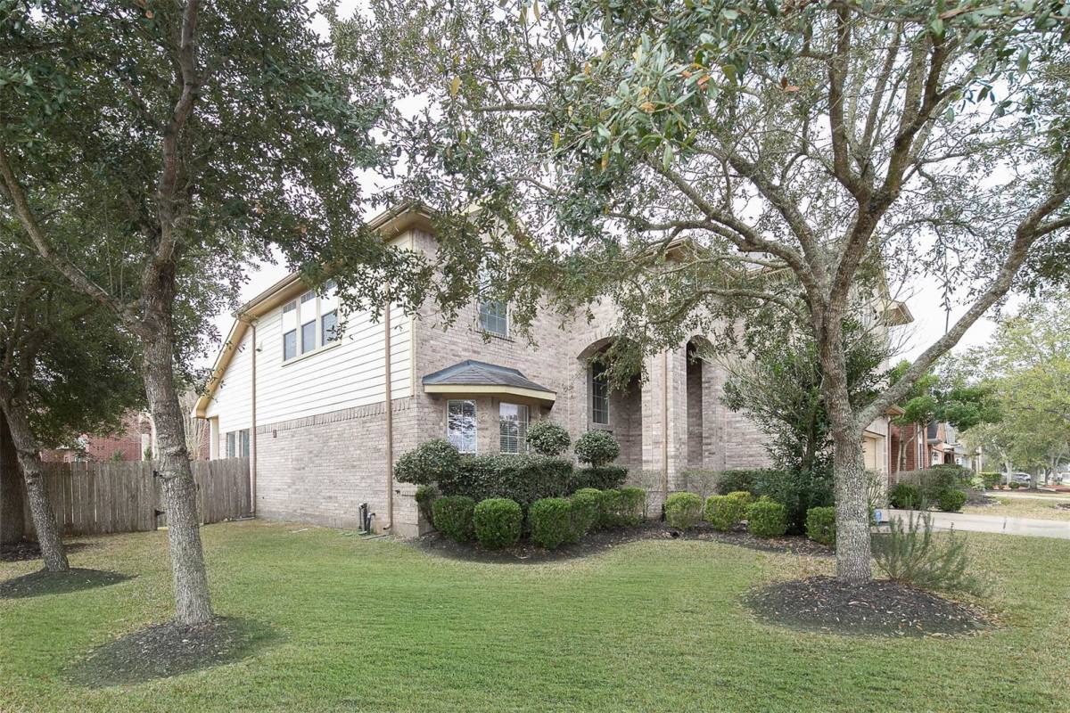 House for rent at 12811 Flat Creek Dr, Pearland, TX 77584