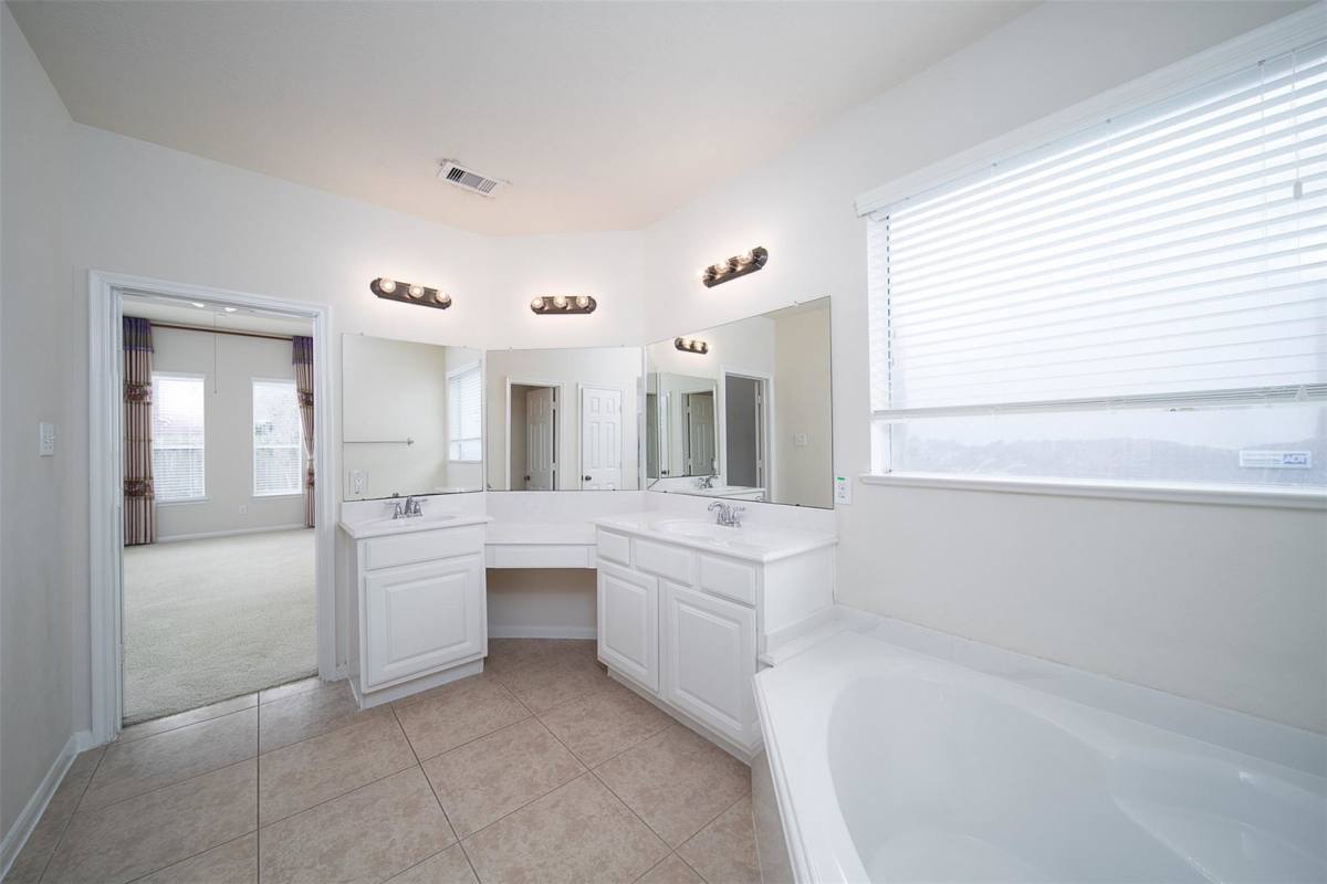 House for rent at 12811 Flat Creek Dr, Pearland, TX 77584