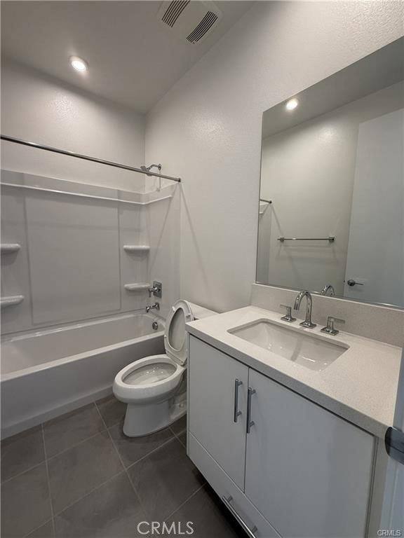 House for rent at 677 S Lyon St, Santa Ana, CA 92705