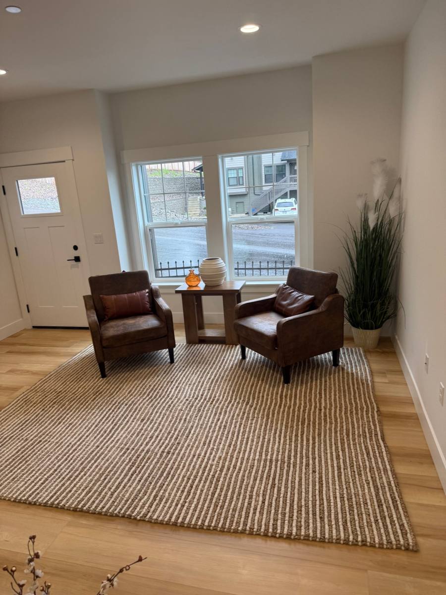 Townhouse for rent at 117 Orchard Ave S, Eatonville, WA 98328