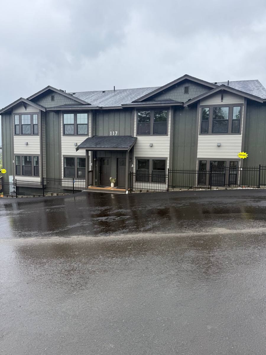 Townhouse for rent at 117 Orchard Ave S, Eatonville, WA 98328