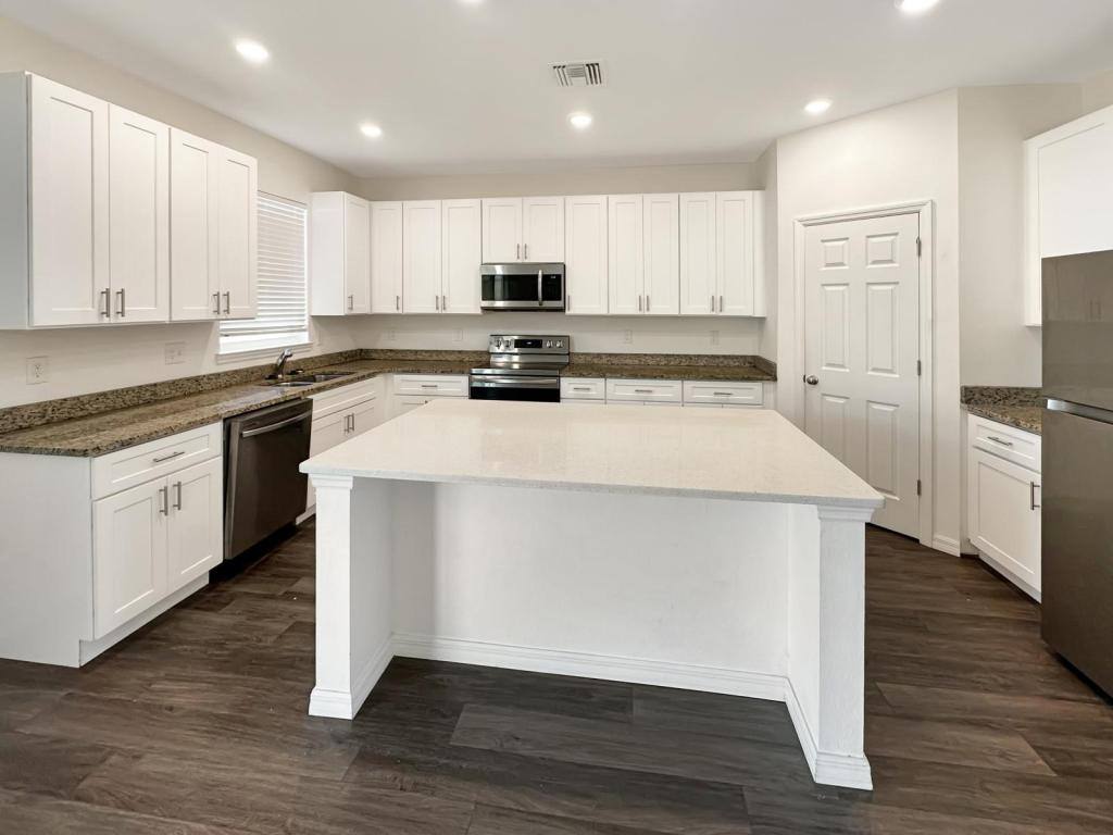 House for rent at 2009 Sloans Outlook Dr, Groveland, FL 34736