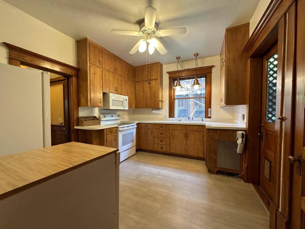 House for rent at 431 N Cherry St, Galesburg, IL 61401