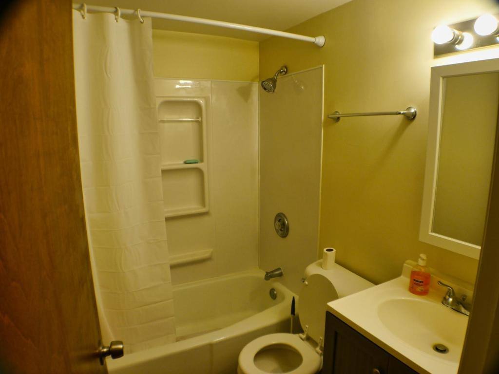 Apartment for rent at 10410 Moody Ave #BS, Chicago Ridge, IL 60415