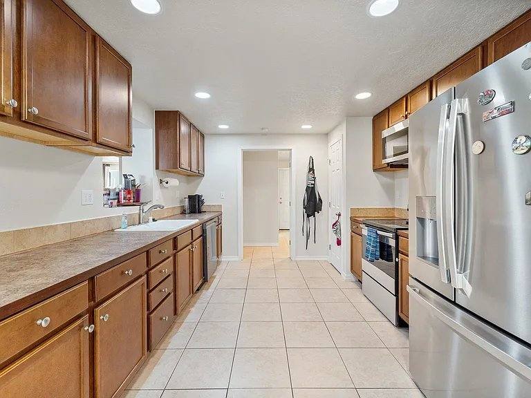 House for rent at 801 S Everett St, Kennewick, WA 99336