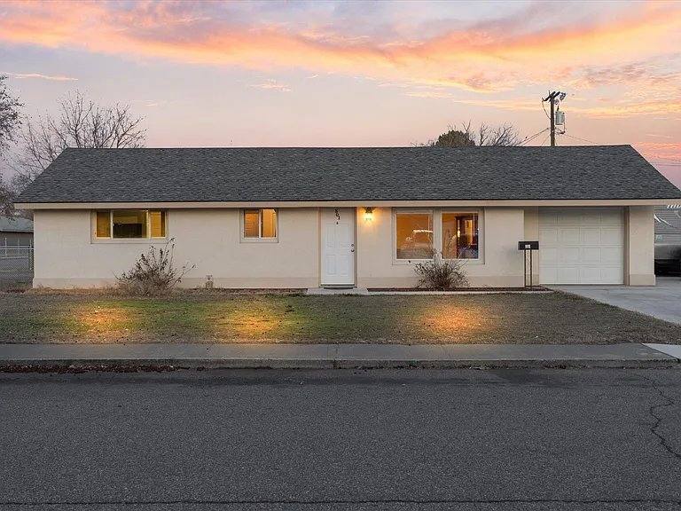 House for rent at 801 S Everett St, Kennewick, WA 99336
