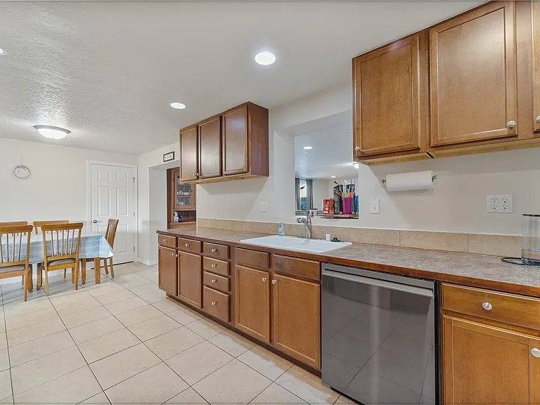 House for rent at 801 S Everett St, Kennewick, WA 99336